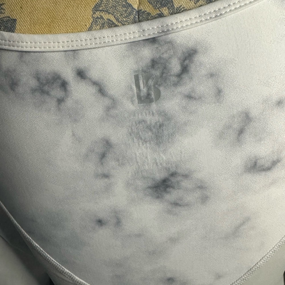 Buff bunny white marble crop top - Picture 4 of 5